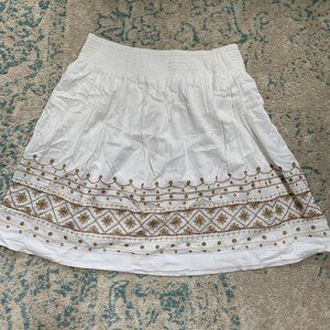 NWT. White embroidered cotton skirt
